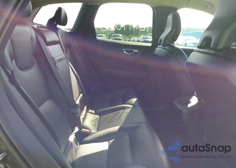 2019 Volvo Xc60 T6 Momentum from USA, damaged, VIN LYVA22RK0KB227628